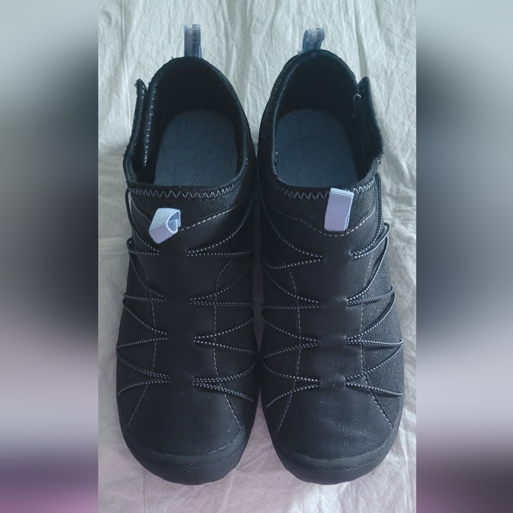 Women's Black Athletic Shoes